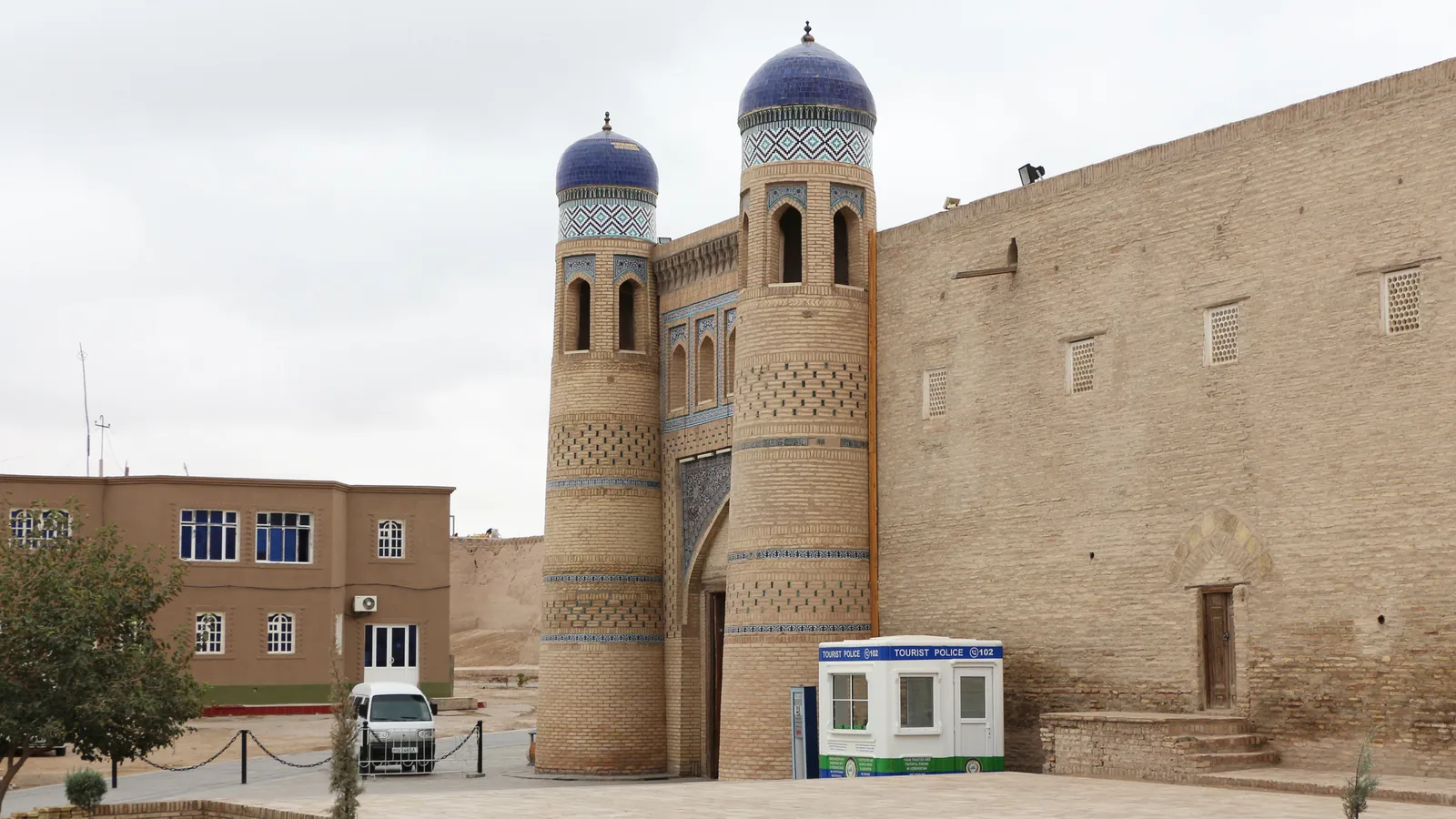 Palvan Darvoza, Uzbekistan